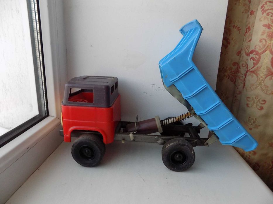Игрушка машинка пластик металл СССР Грузовик Стрела