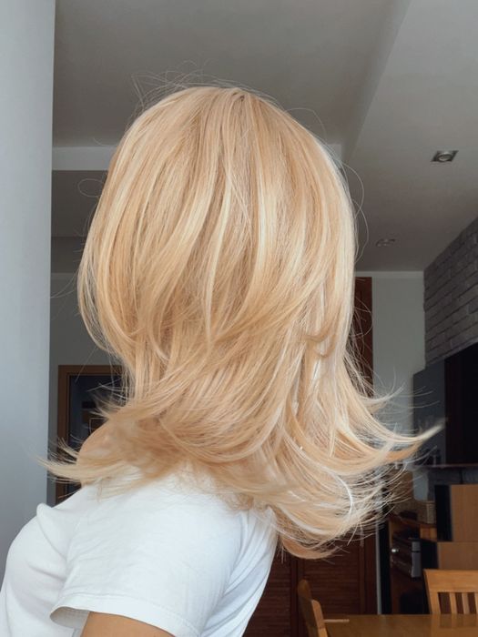 Blond peruka refleksy pasemka grzywką cieniowane nowa jasna bob