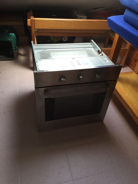 Forno Zanussi para peças (NÃO TEM PORTA)