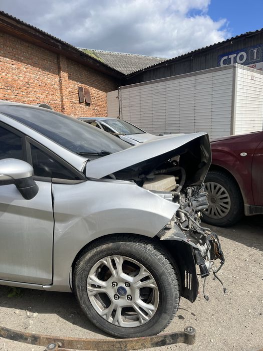 Ford Fiesta після дтп !