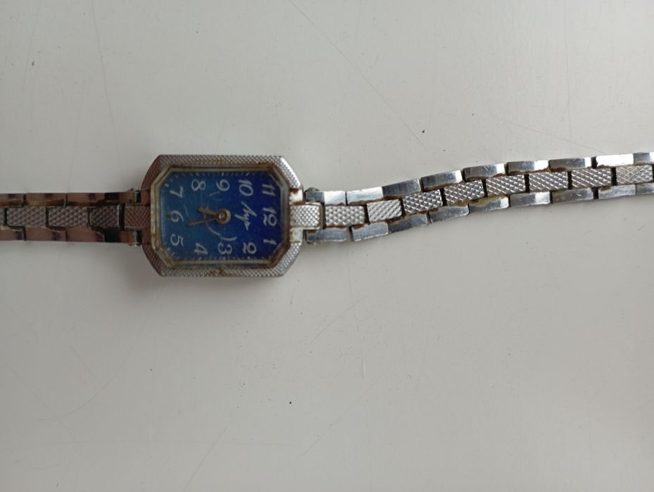 Наручні годинники жіночі виробництва СРСР