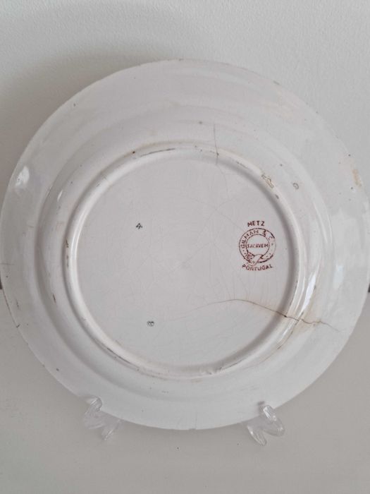 2 pratos Real Fábrica de Sacavém, decoração METZ, séc. XIX/XX