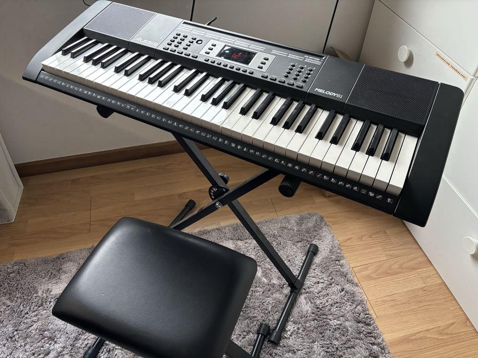 Piano teclado alesis melody 61