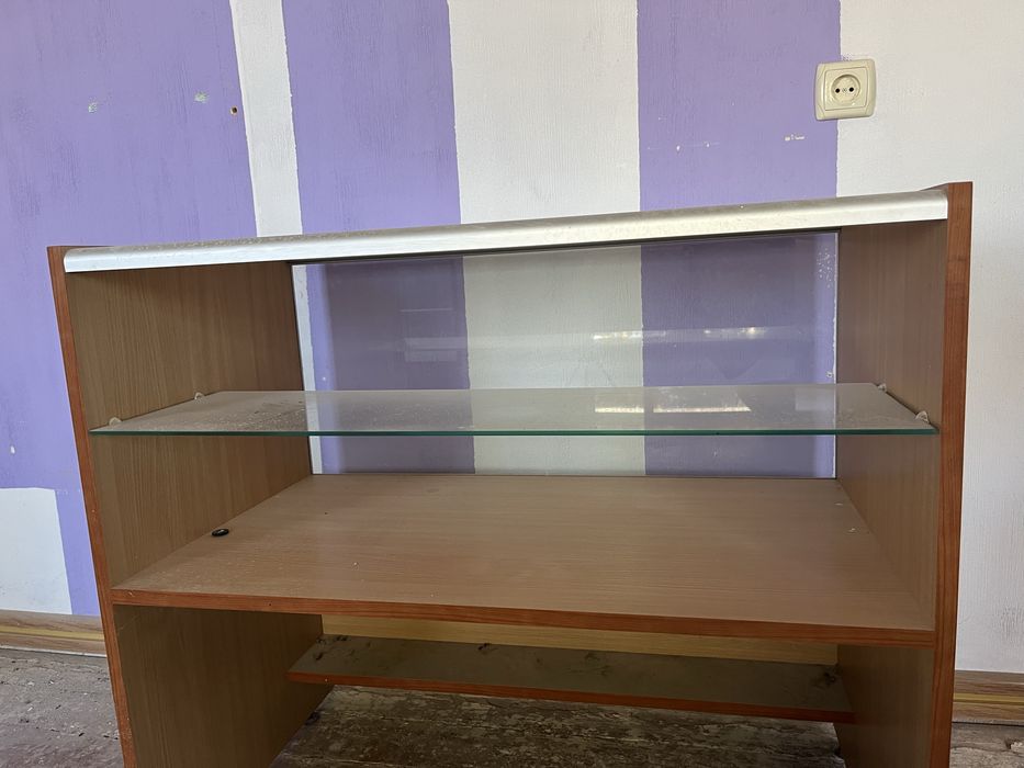 Скляна вітрина 90x80x60