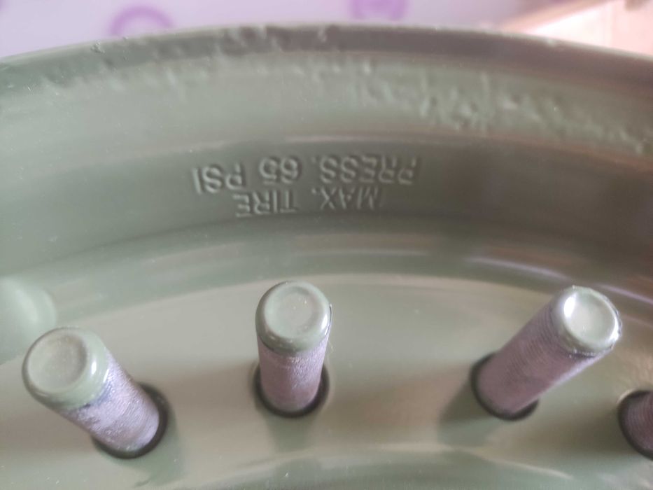 Диски посилені на Хаммер 8.25 x 16.5 GM 24-Bolt Америка. Без ранфлет.