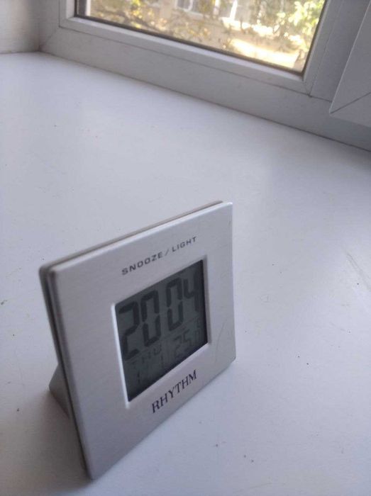 Продам настольные электронные часы