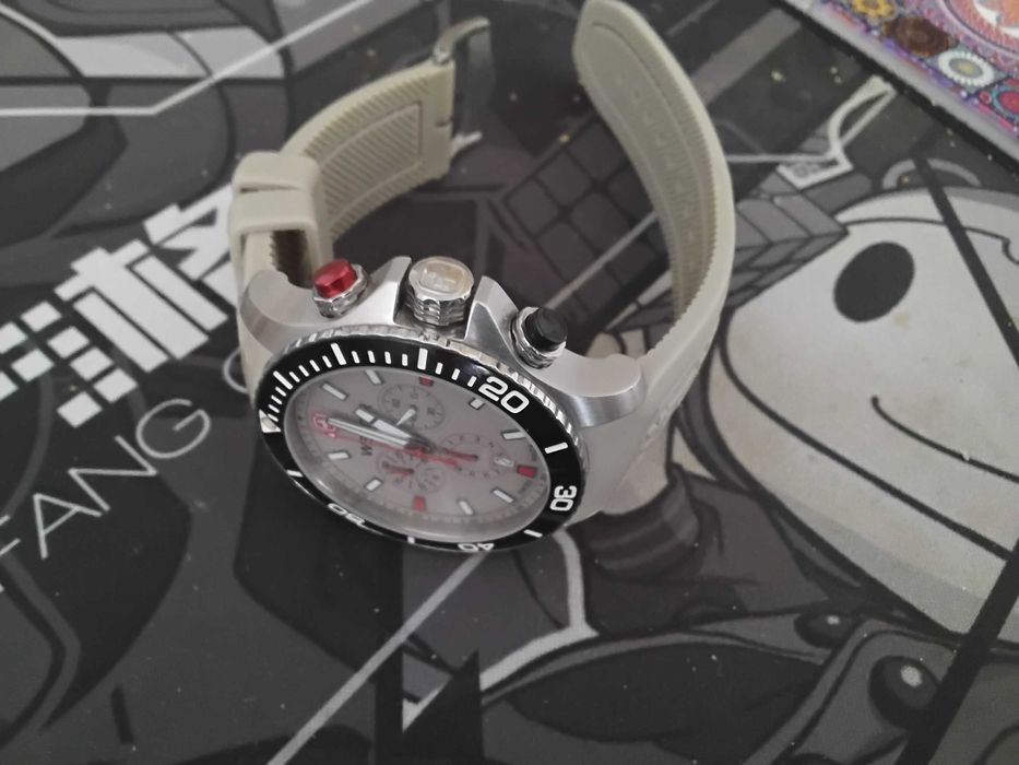 Zegarek chrono szwajcarski