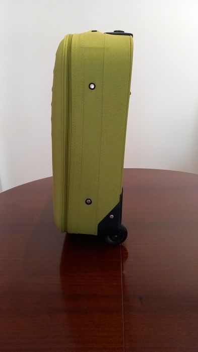 Mala de viagem verde