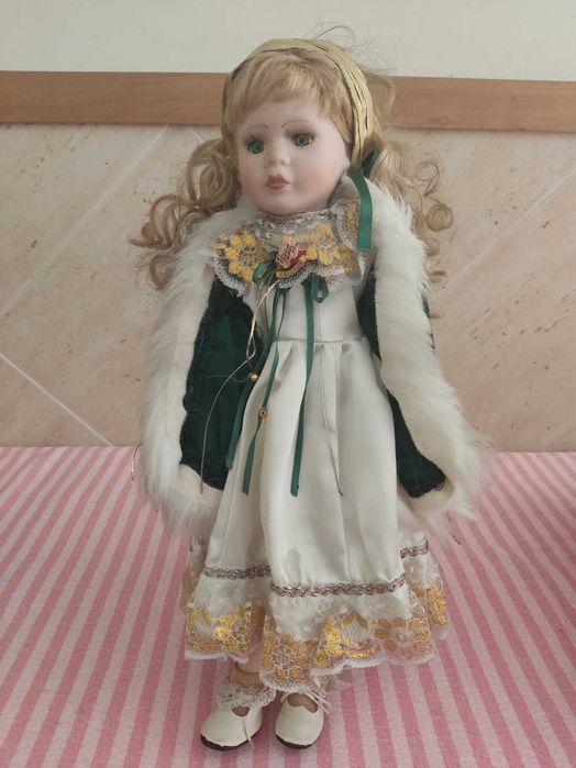 Bonecos de porcelana