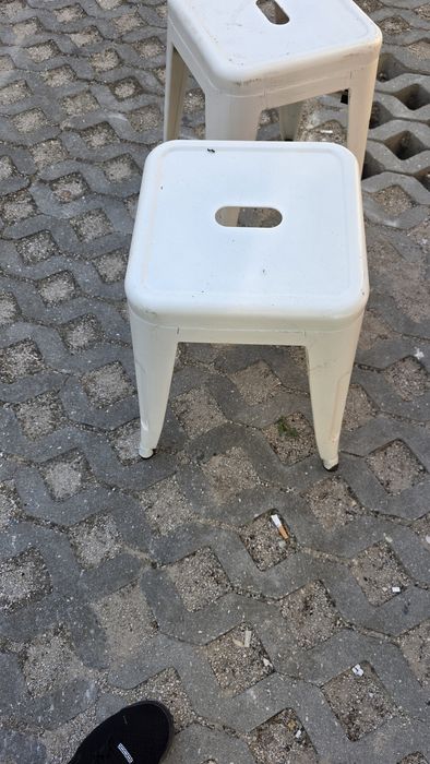 Cadeiras e Bancos em  Metal