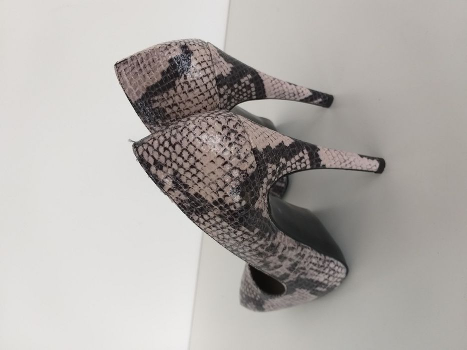 Buty czółenka skórzane Prima Moda w rozmiarze 39