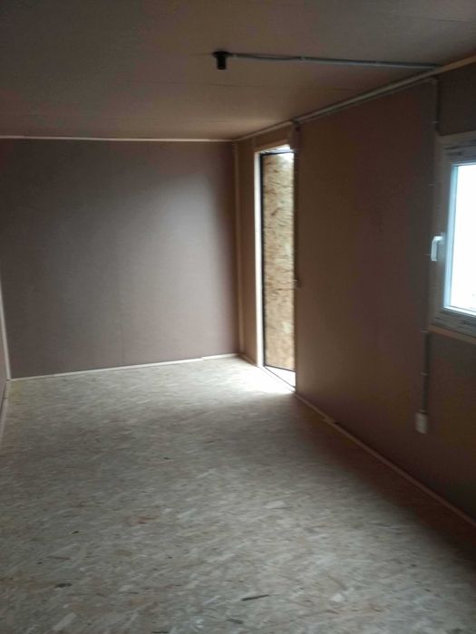 Дачний будиночок, вагончик, побутівка.