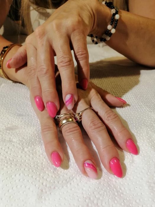 Manicure, stylizacja  paznokci. Promocyjne ceny !