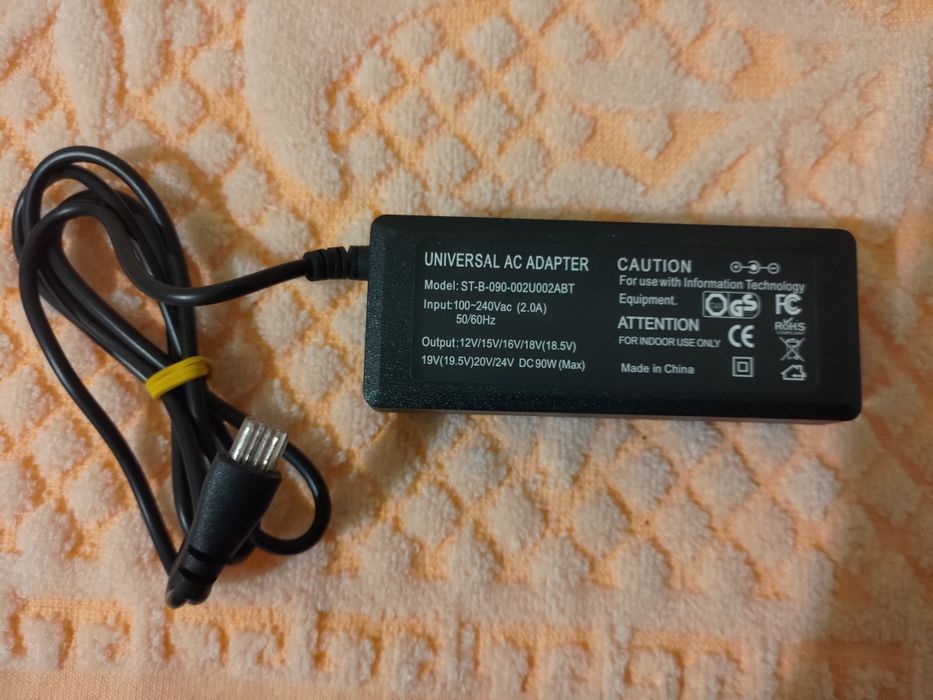 Универсальный блок питания 12V - 24V с набором штекеров