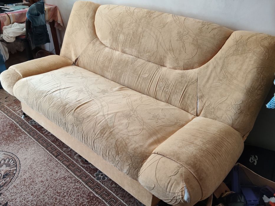 Продам старий розкладний диван