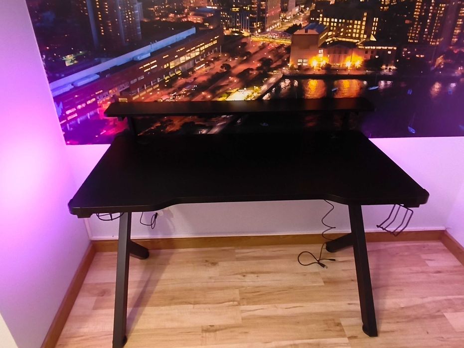 Biurko gamingowe LED