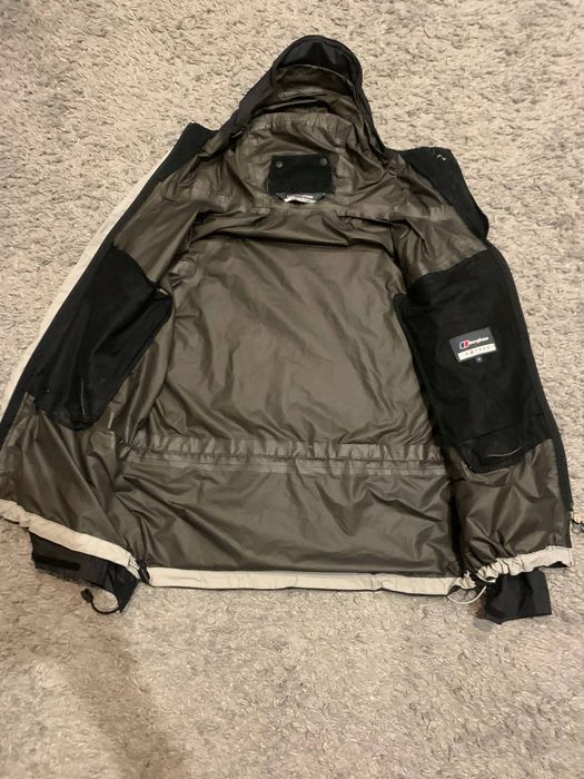 ветровка Berghaus