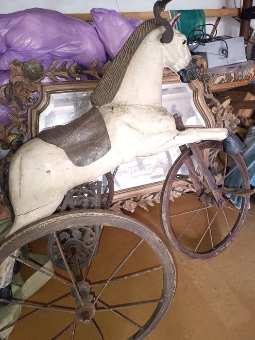Triciclo antigo de cavalo