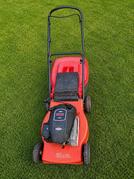 Kosiarka spalinowa do trawy Briggs and Stratton z koszem