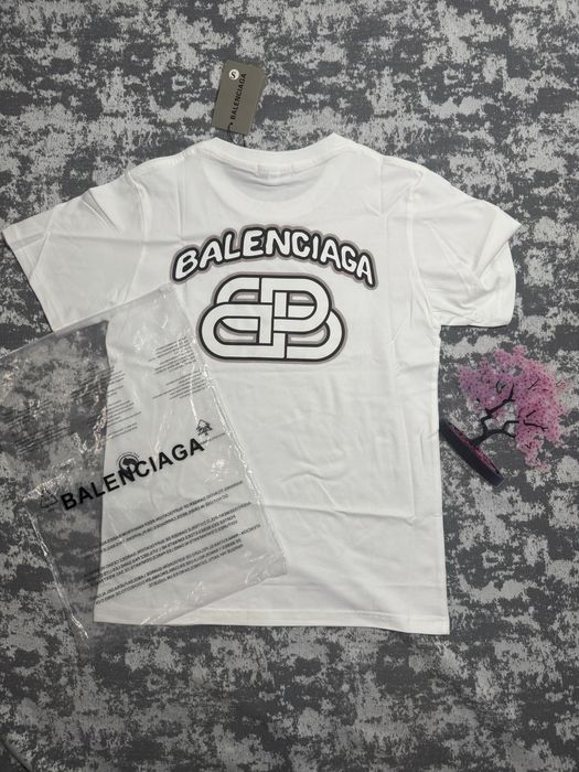 Футболка balenciaga