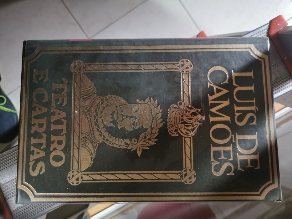 Lusíadas E outro livro de Luís de Camões
