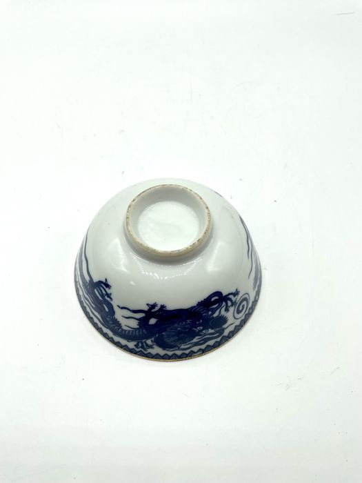 ANTIGA TAÇA TIGELA DE PORCELANA DRAGÕES AZUIS E BRANCOS