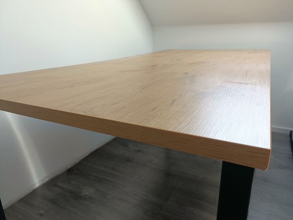 Stół loftowy 175 × 90 cm – drewniany dekor, czarne metalowe nogi