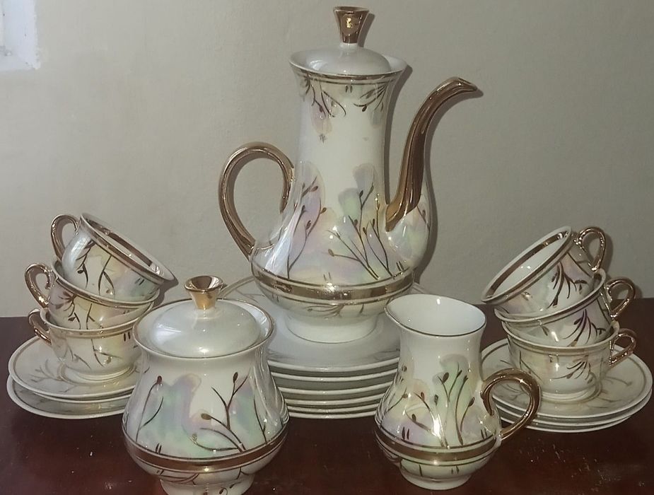 Сервізи фарфорні