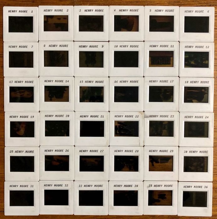 Colecção de 36 diapositivos - Obras de Henry Moore