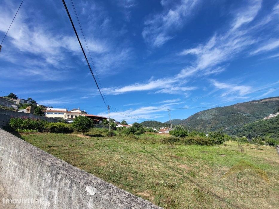 Lote de terreno de 900m2 com vistas de rio