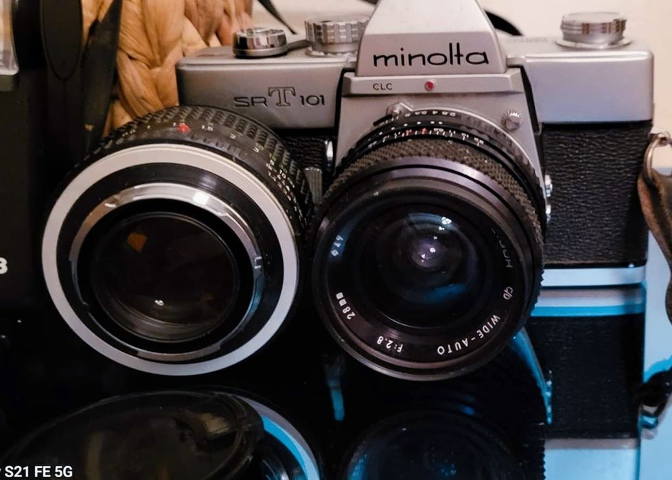 Minolta, flash e duas objectivas. Anos 70, em muito bom estado.