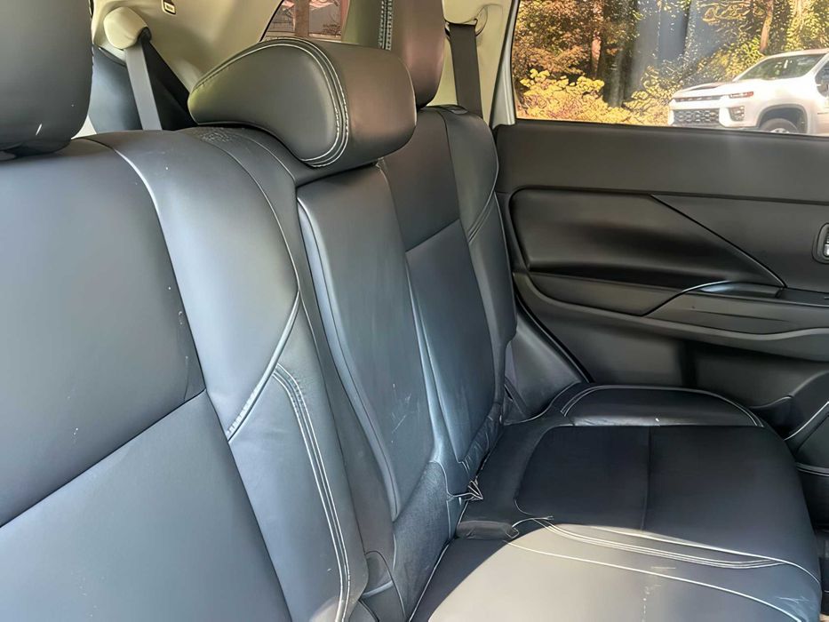 Mitsubishi Outlander      2020