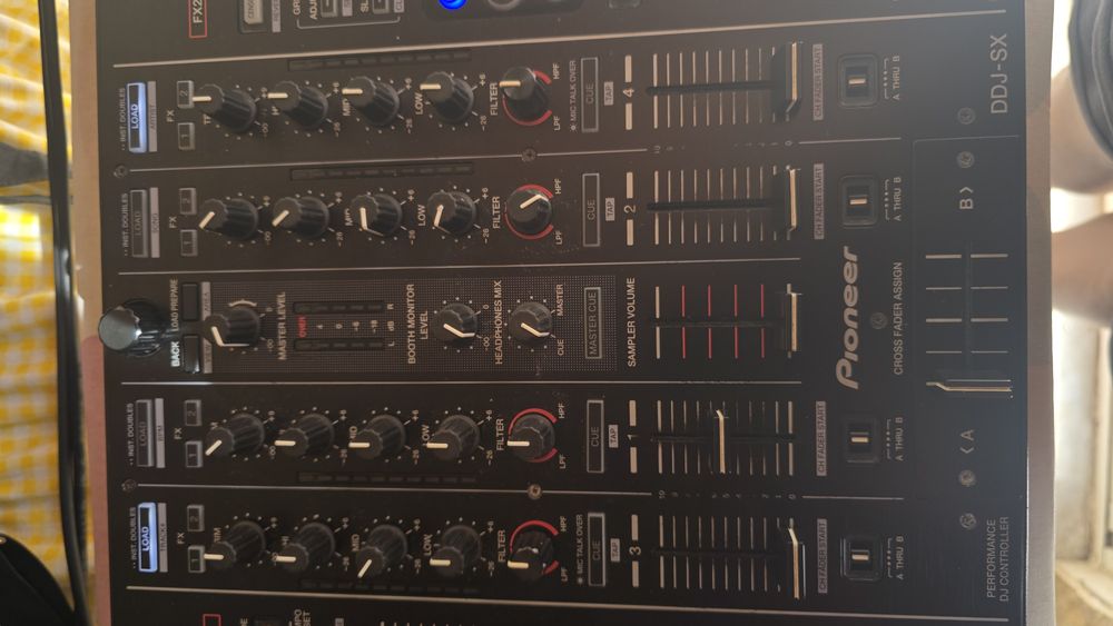 DJ Pioneer DDJ-SX 4 canais