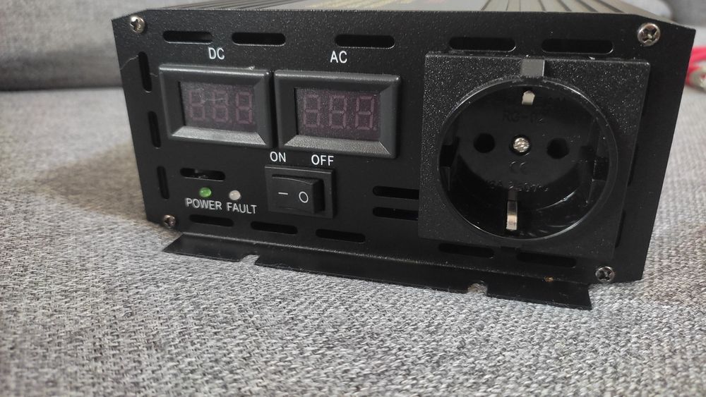 Инвертор с  12-220в. 4000В