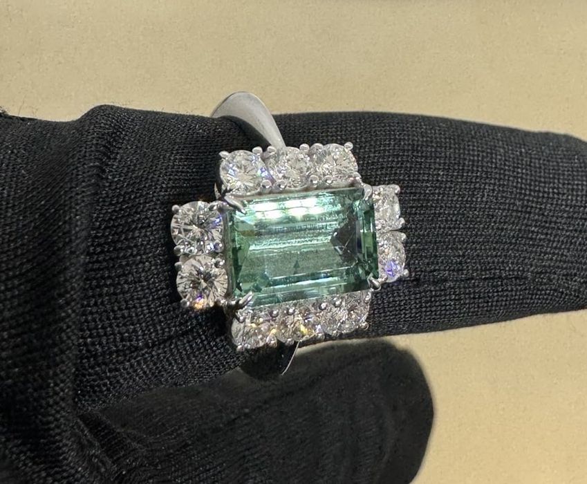 Золота каблучка з натуральними діамантами та турмаліном параіба.