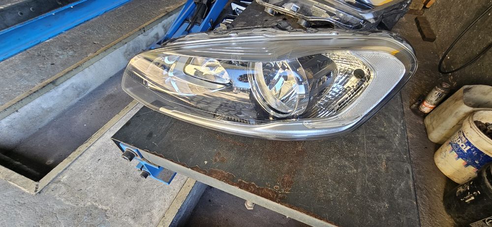Farol para Volvo XC60