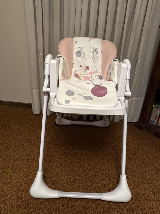 Cadeira de refeicao rosa