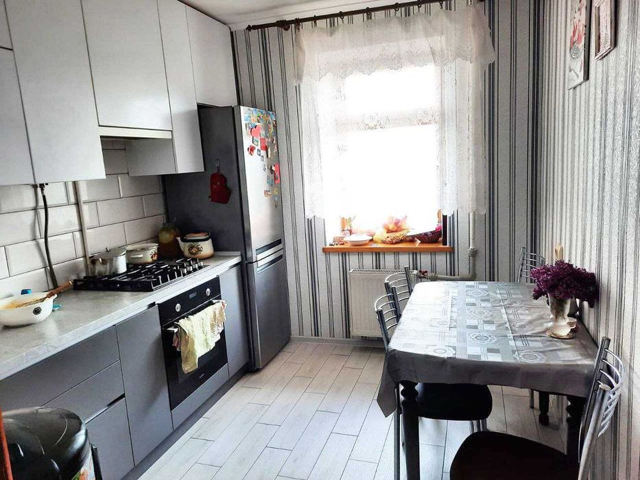 Продаж 4-кімнатної квартири по просп. Перемоги (Курський)