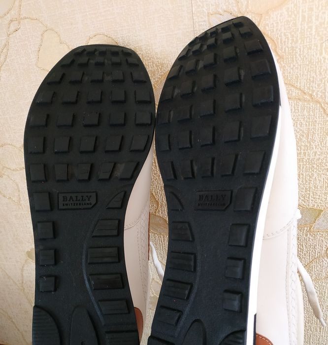Продам кожаные кроссовки BALLY  большой размер  стелька 31 см