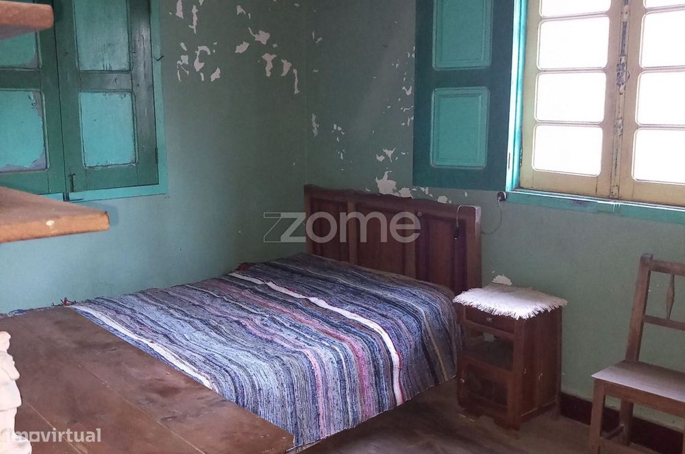 Casa para Remodelar com Logradouro em Trezoi, Mortágua