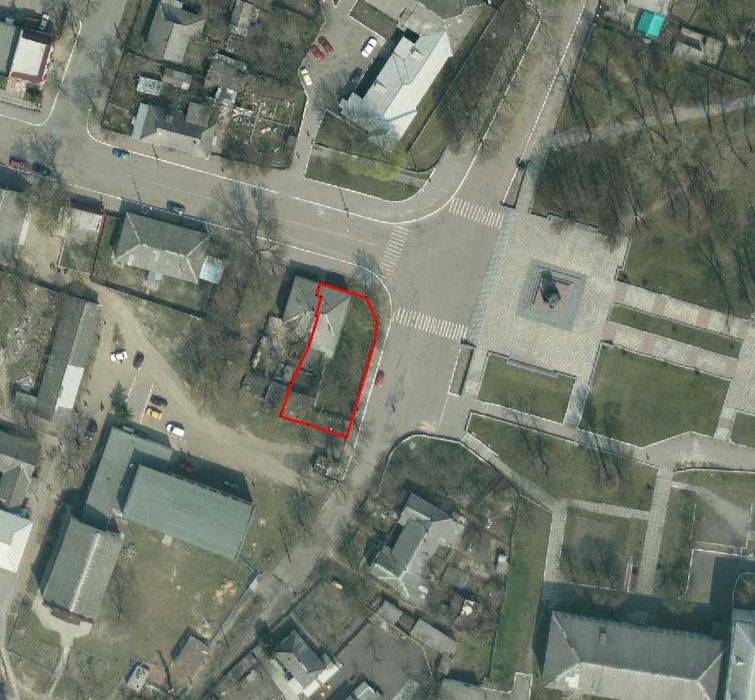 Продається земля і 1/2 будинку у м.Малин