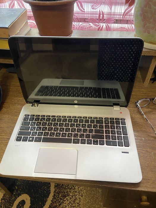 Ноутбук маркиHP, використовується для роботи та навчання