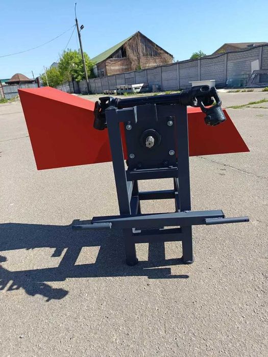 Подрібнювач гілок під ВОМ з карданом, дровоколом ∅ 80 мм і столом