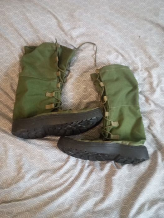 Чоботи-бахіли новенькі