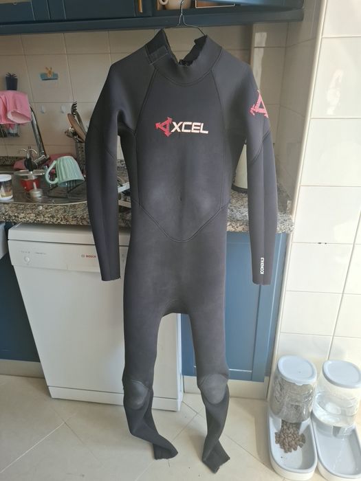 Fato surf Xcel tamanho M 4/3