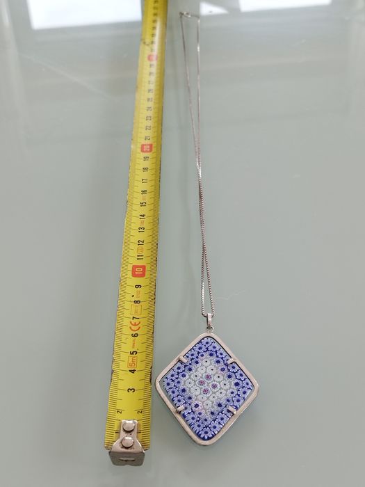 Lindo colar em prata com mosaico de Murano