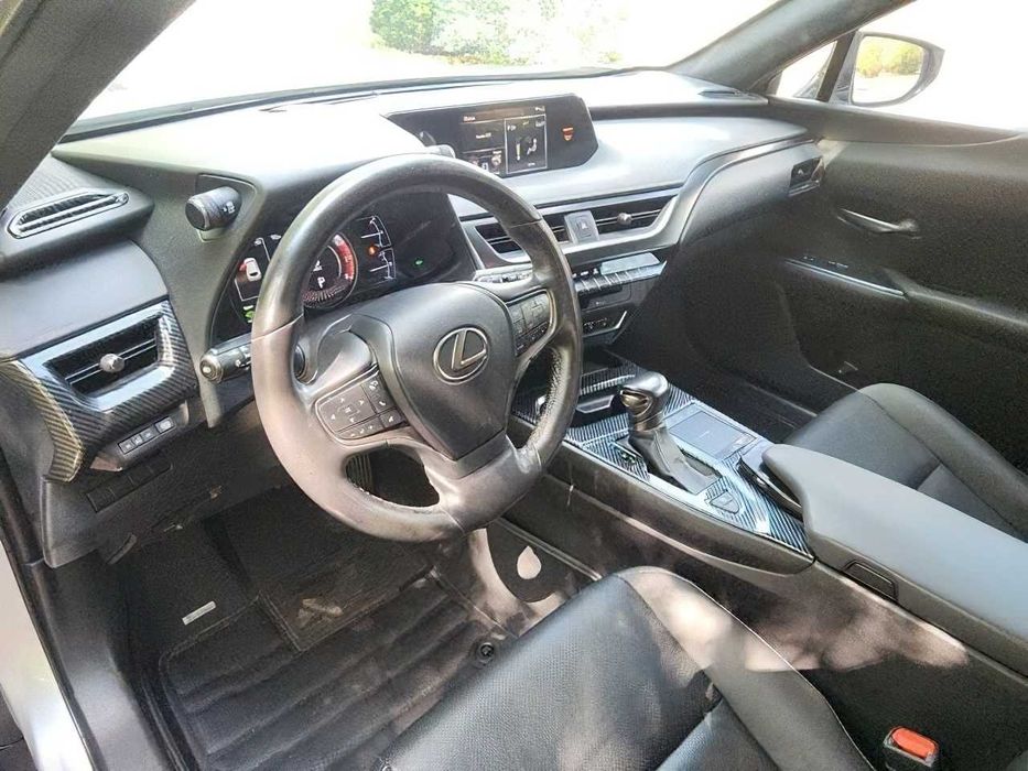 Lexus UX 250h      2020
