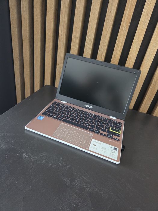 Laptop Asus SonicMaster E210M