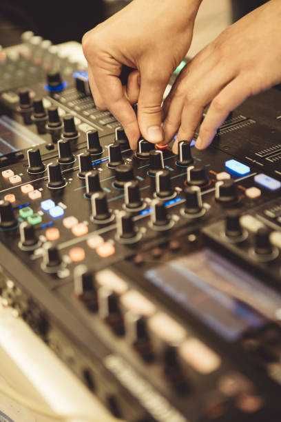 Traktor Kontrol S8 - Controlador DJ Pro + Extras