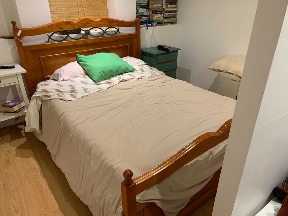 Cama de casal em madeira + estrado